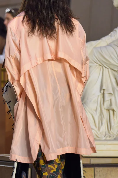 Look 29